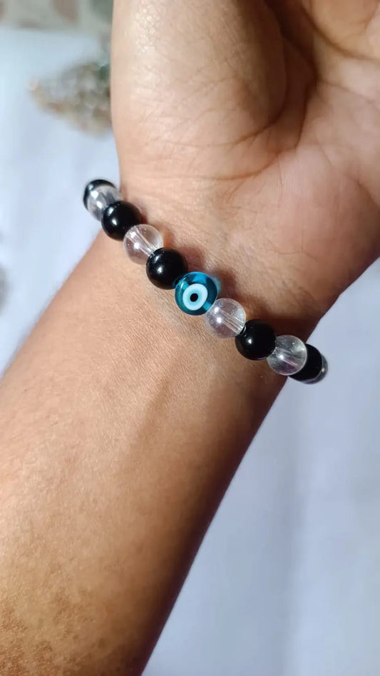 evil-eye-bracelet-520453.jpg__PID:36b4a561-8c9e-4555-bd76-eea49702c2e6